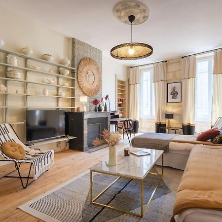 Appartement Avec Son Patio Dans Centre Historique De Bourg Exteriör bild