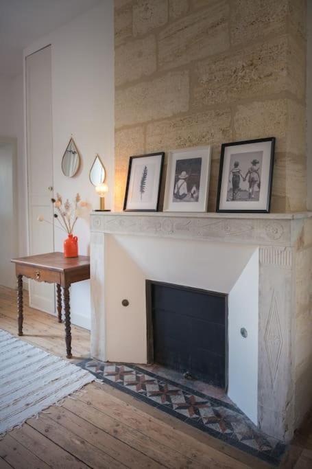 Appartement Avec Son Patio Dans Centre Historique De Bourg Exteriör bild