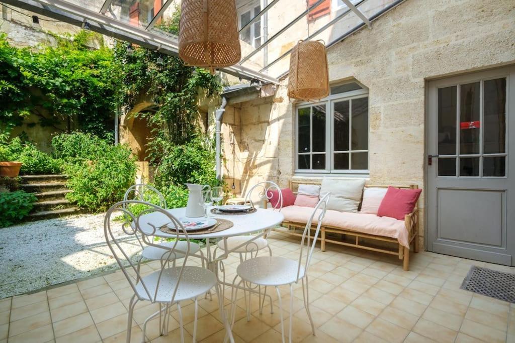 Appartement Avec Son Patio Dans Centre Historique De Bourg Exteriör bild
