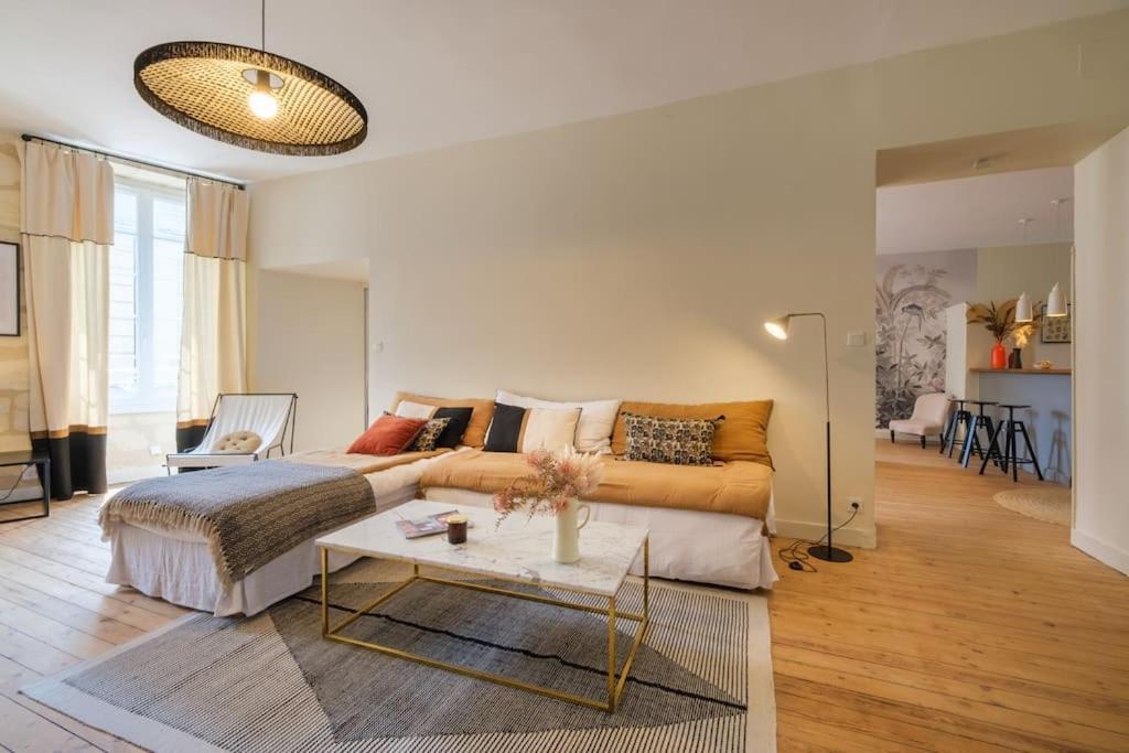 Appartement Avec Son Patio Dans Centre Historique De Bourg Exteriör bild