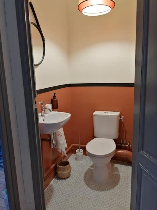 Appartement Avec Son Patio Dans Centre Historique De Bourg Exteriör bild