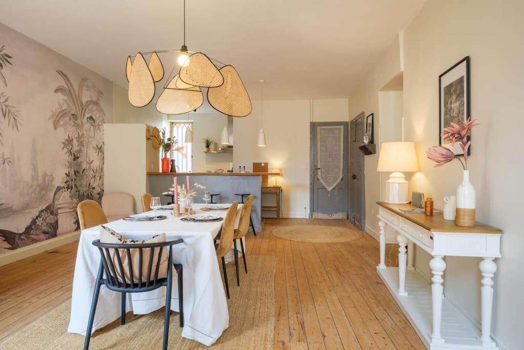 Appartement Avec Son Patio Dans Centre Historique De Bourg Exteriör bild