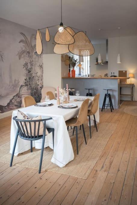 Appartement Avec Son Patio Dans Centre Historique De Bourg Exteriör bild
