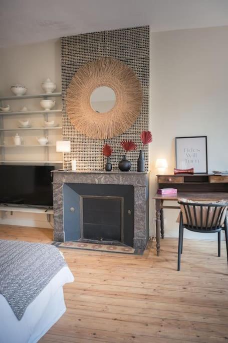 Appartement Avec Son Patio Dans Centre Historique De Bourg Exteriör bild