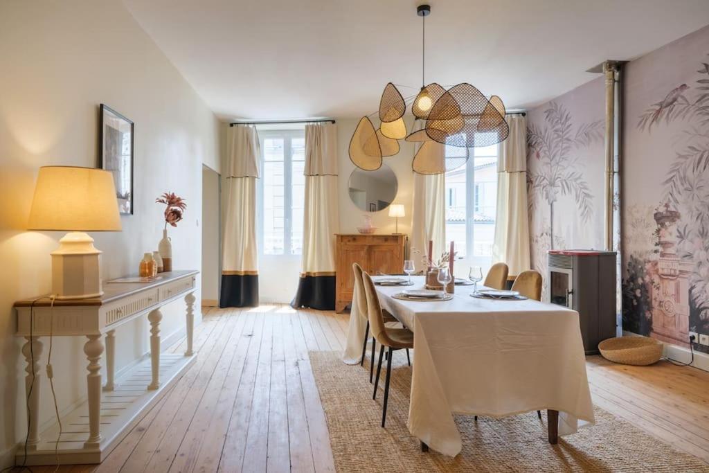 Appartement Avec Son Patio Dans Centre Historique De Bourg Exteriör bild