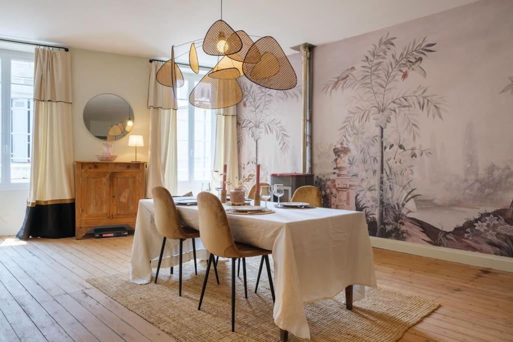 Appartement Avec Son Patio Dans Centre Historique De Bourg Exteriör bild