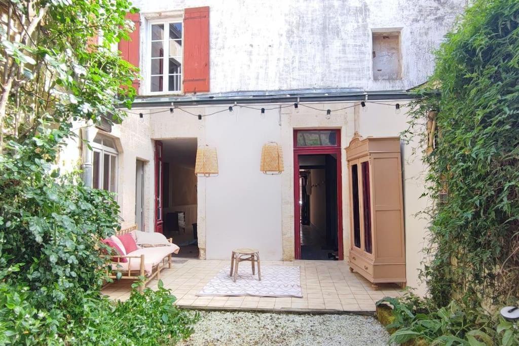 Appartement Avec Son Patio Dans Centre Historique De Bourg Exteriör bild